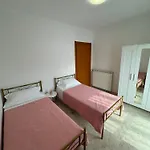 아파트 Serravalle Shop&stay -private Parking 세라발레스크리비아
