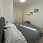 아파트 Serravalle Shop&stay -private Parking 세라발레스크리비아