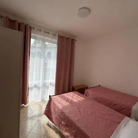Διαμέρισμα Serravalle Shop&stay -private Parking