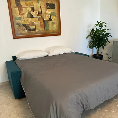 Serravalle Shop&stay شقة