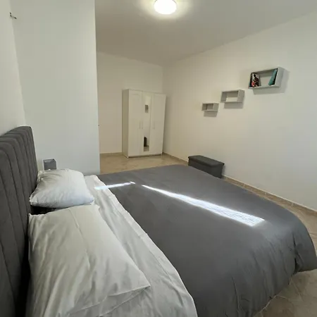 Lägenhet Serravalle Shop&stay -private Parking Serravalle Scrivia